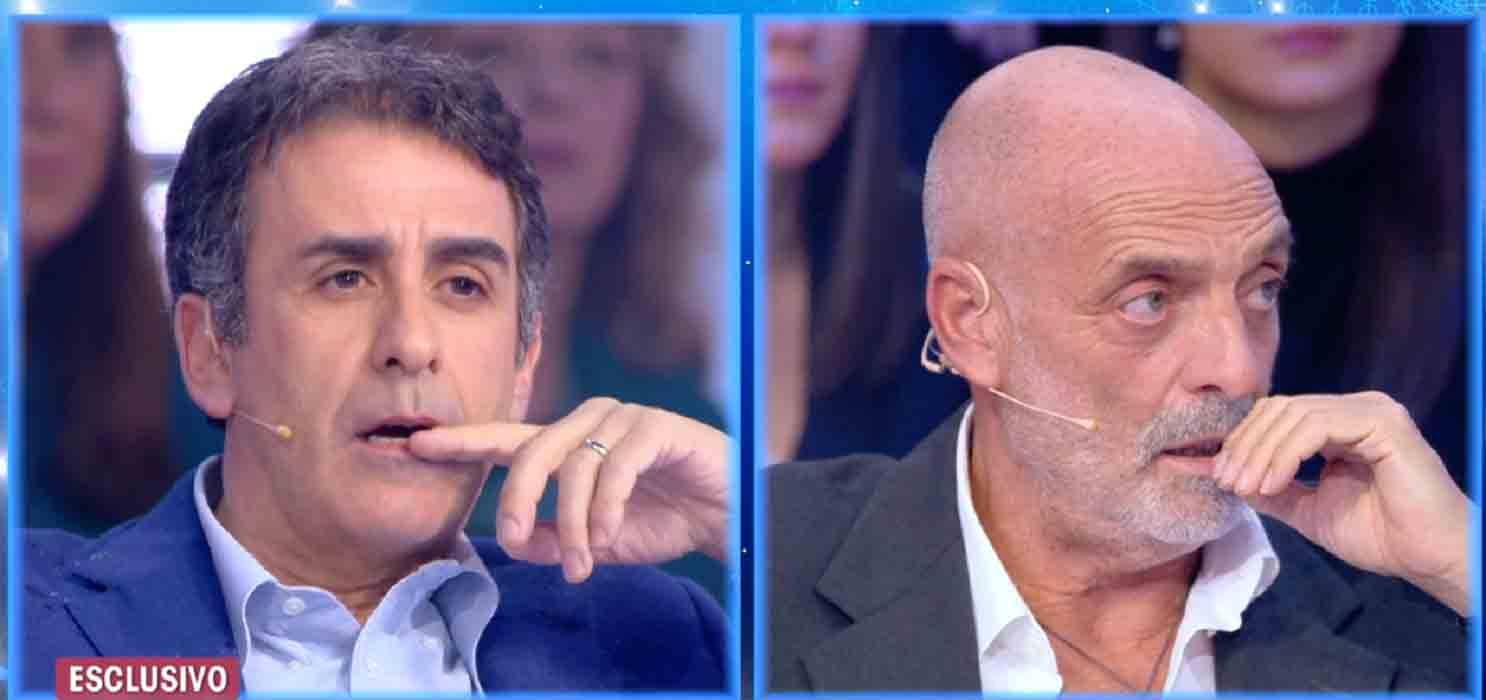 Paolo Brosio lancia l'acqua benedetta