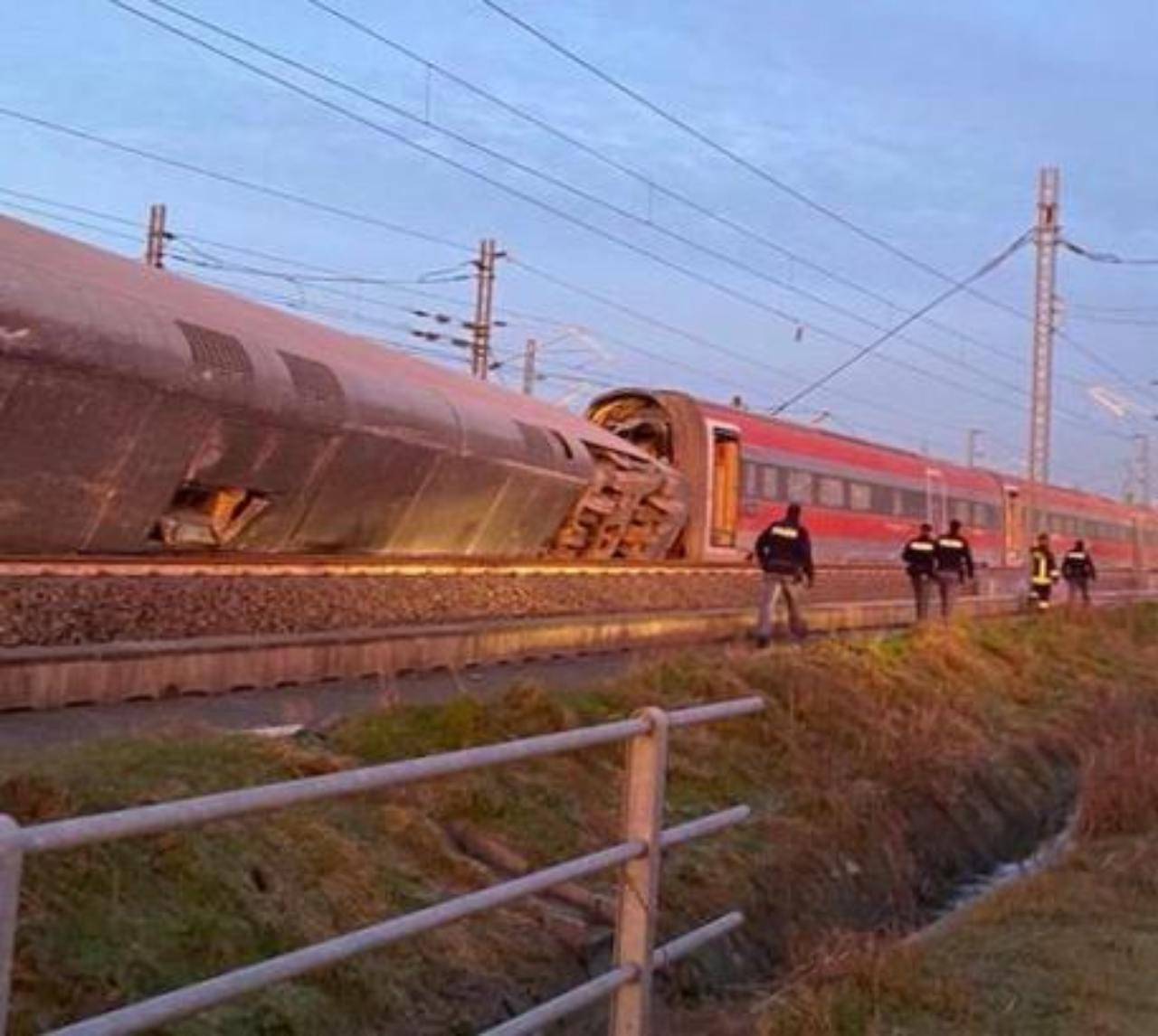 Lodi, treno deragliato