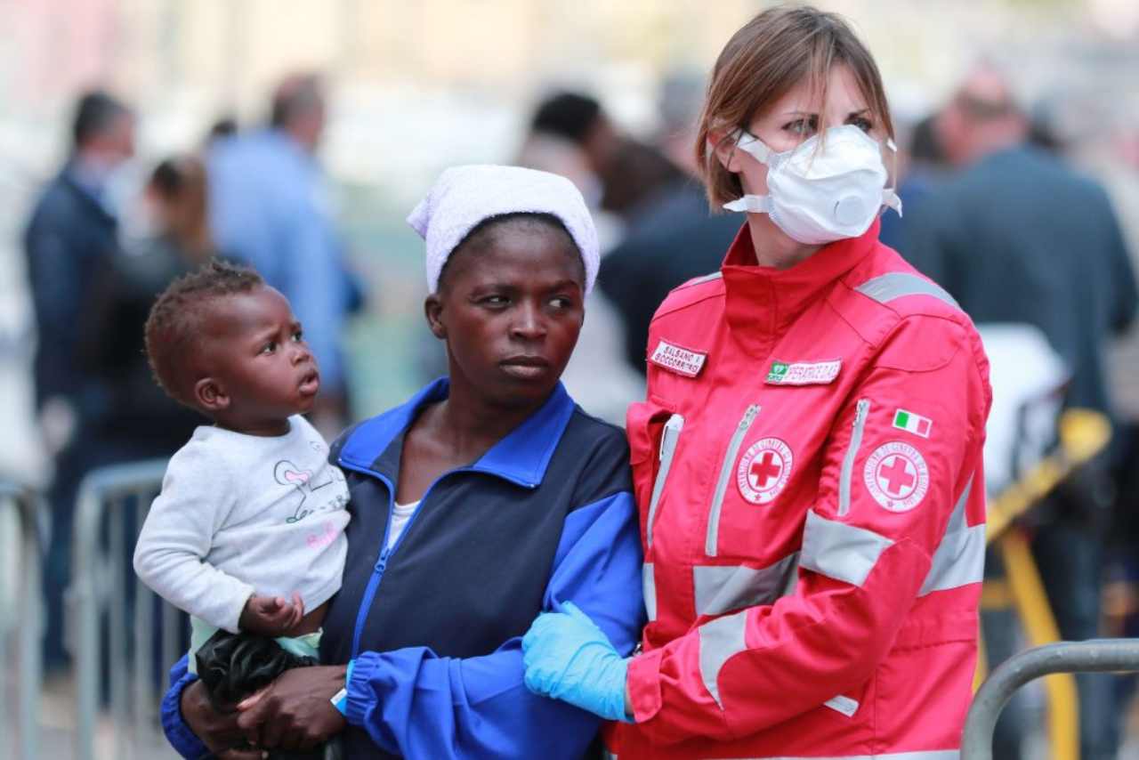 Comunità etiope dona beni alla Croce Rossa: "Ci salvarono dal mare"