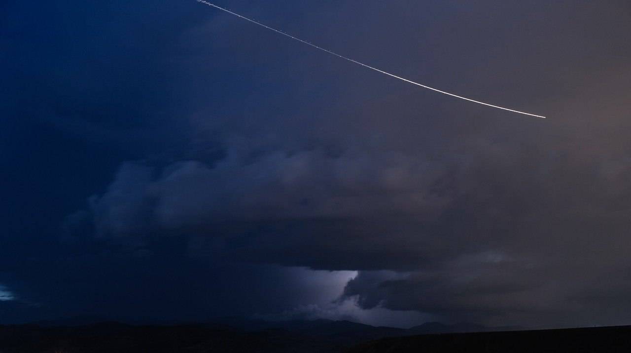 Asteroide domani sfiorerà la Terra, la Nasa: "Potenzialmente pericoloso"