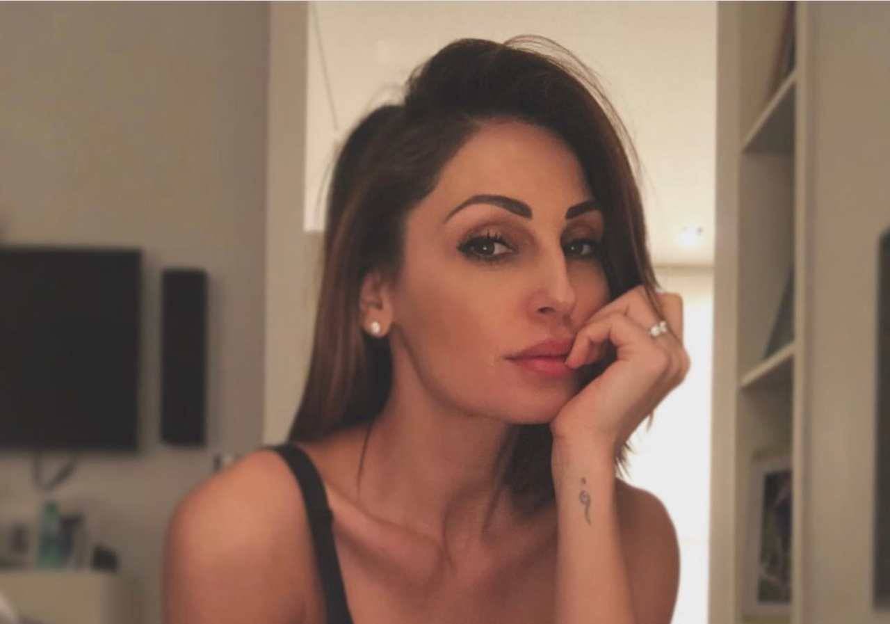 Anna Tatangelo (fonte da Instagram @annatatangeloofficial)