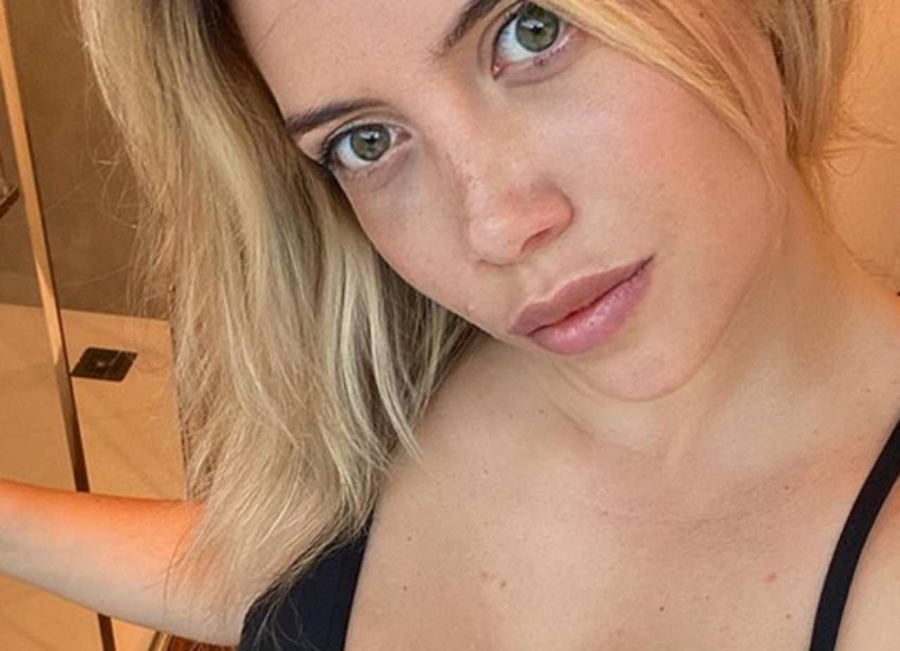 Wanda Nara: il costume è troppo aderente, lascia vedere tutto