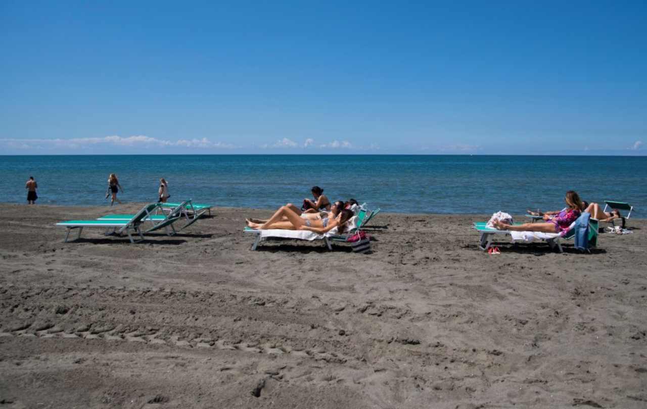 Fregene: un positivo sul lido, ora si cercano le persone vicine