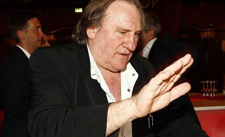 Gerard Depardieu guida in stato di ebbrezza: si scaglia contro...