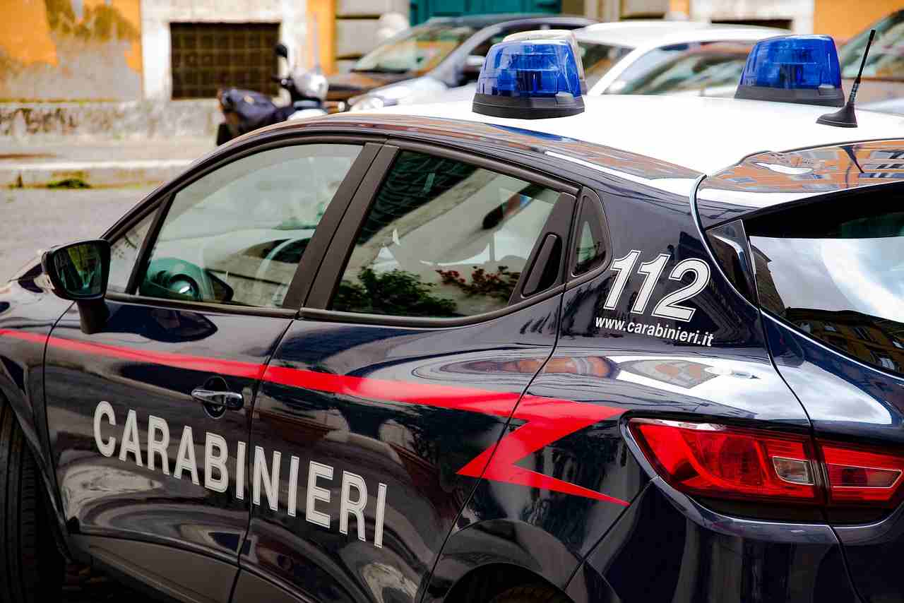 Accoltella suo padre nel sonno: ventenne arrestato a Messina