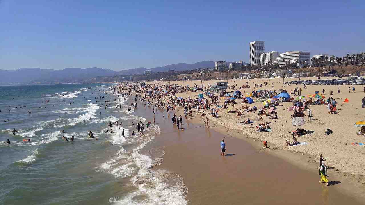 Hanno provato a rubarmi la figlia in spiaggia: erano rom