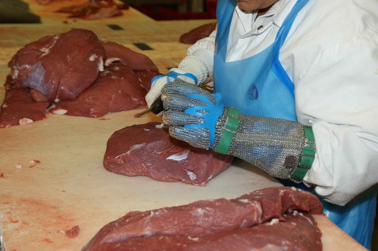 Napoli, nuovo focolaio in un macello: 20 dipendenti positivi