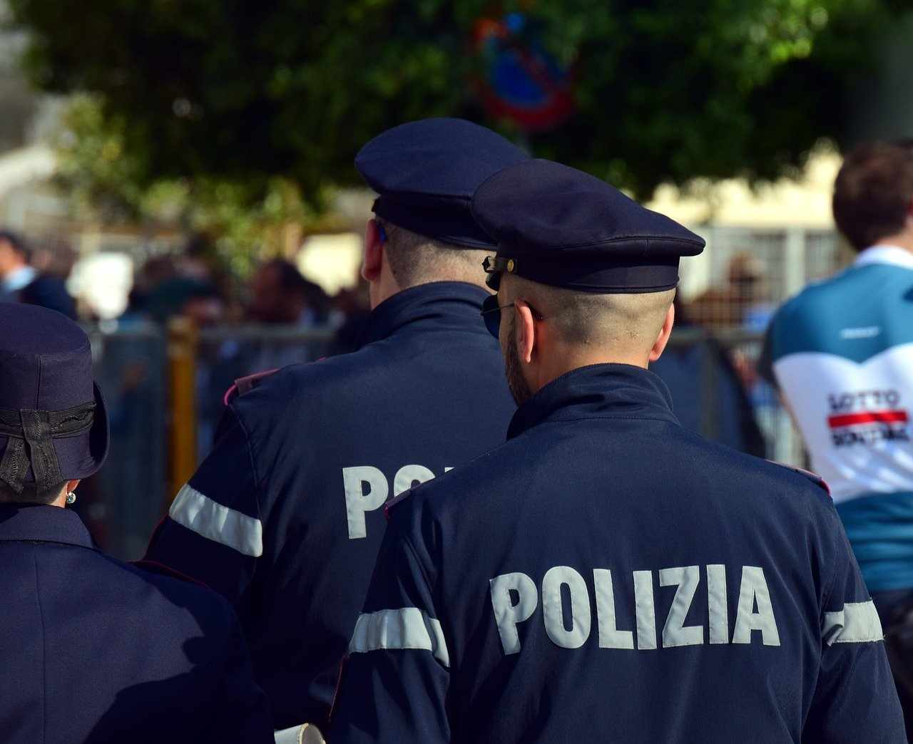 Novara, la polizia ricompra la bici rubata ad un ragazzo disabile