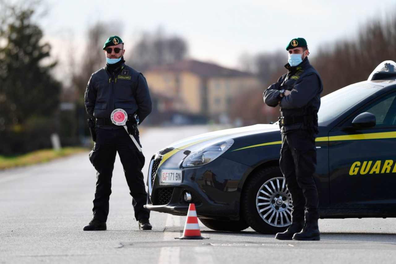 Povero secondo la dichiarazione dei redditi: ma aveva la barca ed anche la Ferrari