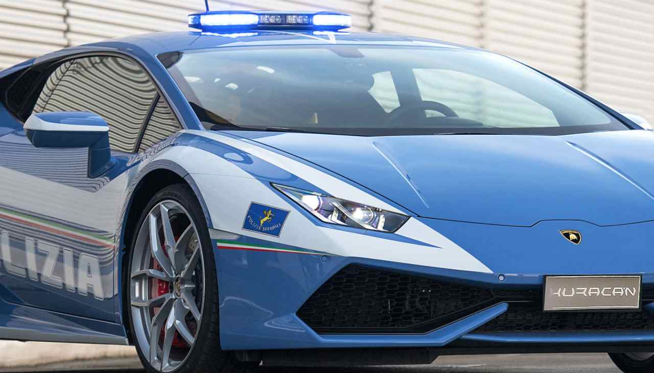 Organo trasportato con la Lamborghini della polizia: corsa che gli salva la vita