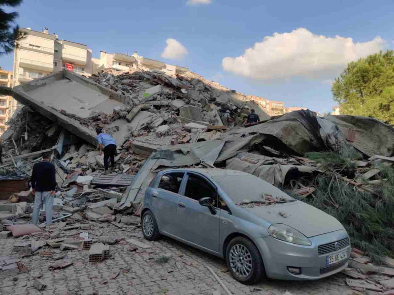 Turchia: 4 morti e centinaia di feriti per il terremoto di magnitudo 7