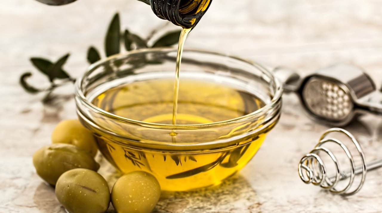 Olio d'oliva e limone, conosci i reali benefici? Scopriamoli! 
