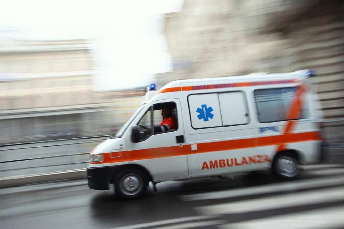 Covid - Ambulanza, immagine di repertorio (Google Images)