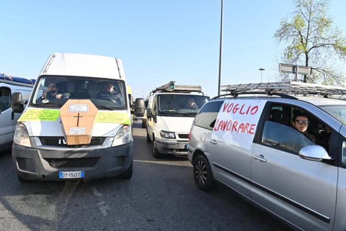 Covid, protesta a Torino (Twitter)