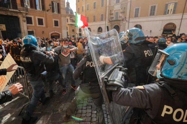 Scontri a Piazza Montecitorio - Roma (Google Images)