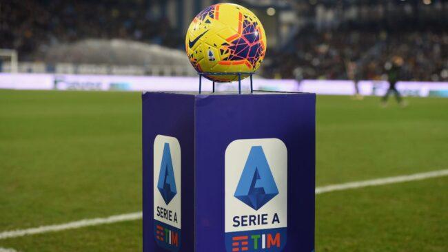 "Omofobo e sessista": bufera sull'allenatore della Serie A