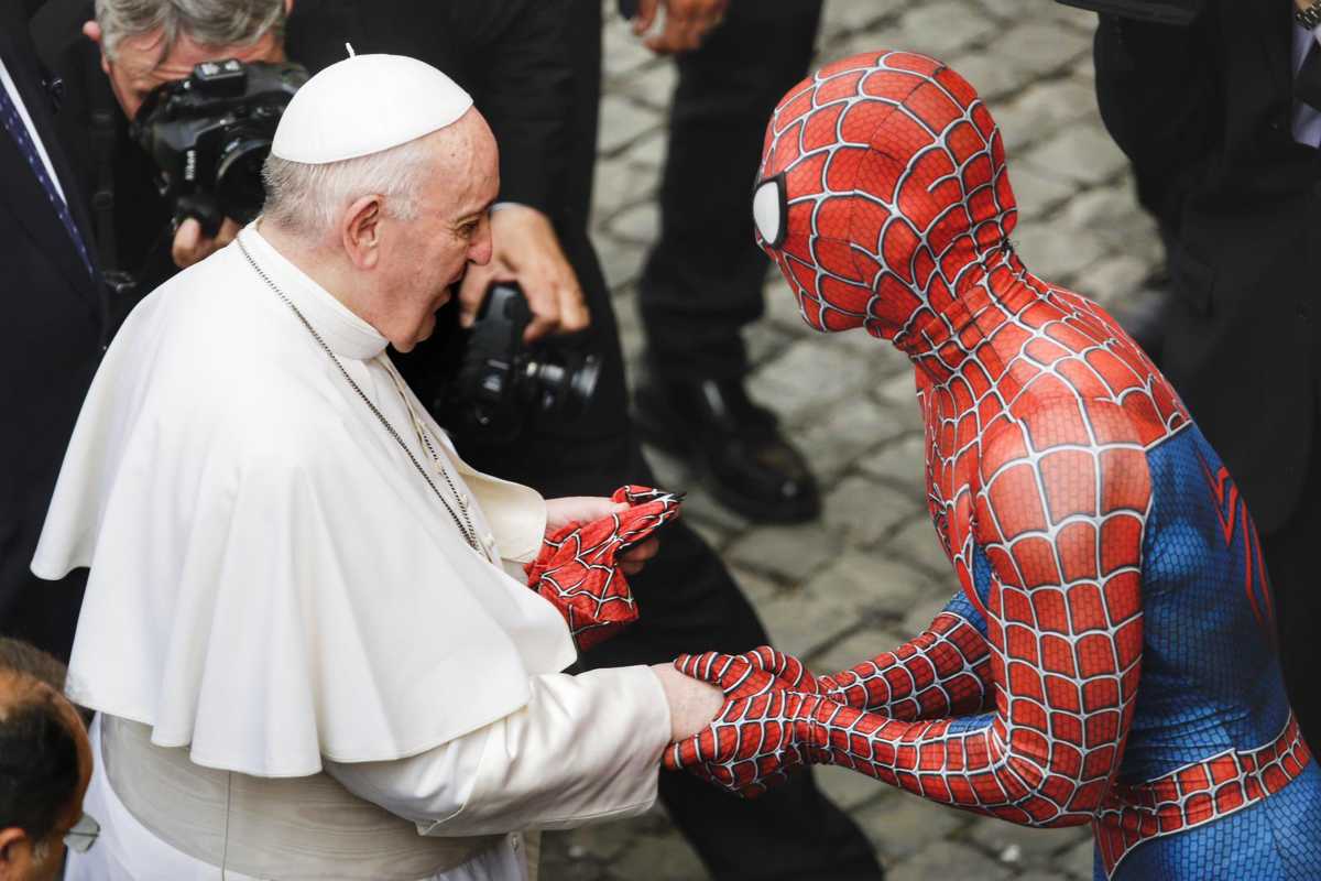 Vaticano - Spiderman (Fonte: Twitter)